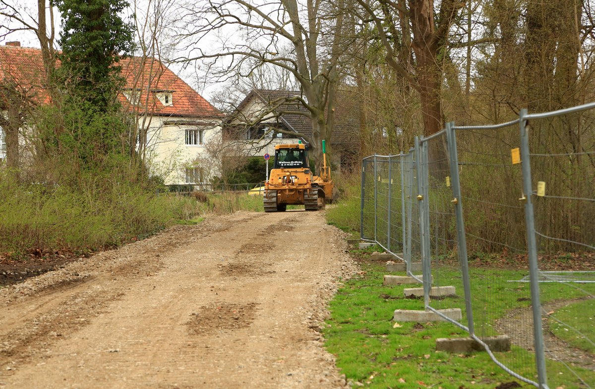 Eine Baustraße führt jetzt durch den ErnstEhrlicherPark