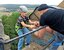 Titel: Ein wenig Mut gehörte schon dazu, sich vom 32 Meter hohen Turm auf dem Wohldenberg abseilen zu lassen. Beschreibung: