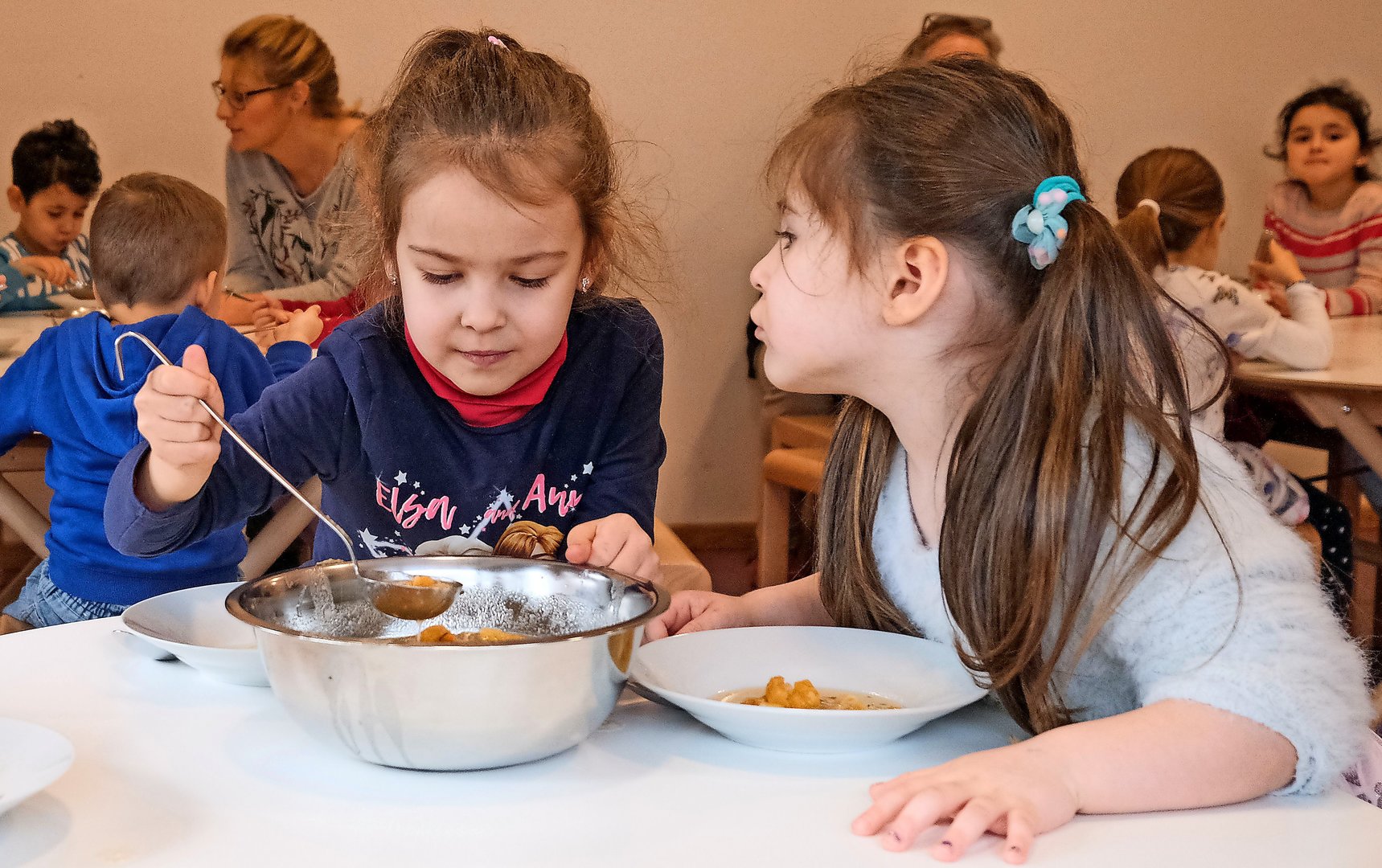 Gesund, aber auch bezahlbar: Was darf das Kita-Essen kosten? Das