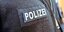 Motorradfahrer und Porschefahrer liefern sich Überholjagd: Polizei sucht Zeugen