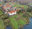 Titel: Henneckenrode Schloss Henneckenrode Beschreibung: Das Schloss, der Teich und das Land sollen für 1,1 Millionen Euro verkauft werden.