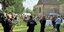 „Abend der Genüsse“ in Sarstedt: Hunderte Gäste lauschen an der Nicolaikirche lokalen Musikgruppen