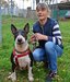 Titel:  Beschreibung: Sabine Witte mit Fundhund Bijou.