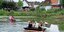 Internationales Flair und Sprünge ins Wasser bei traditionellem Spaß auf einem Dorfteich im Kreis Hildesheim