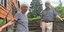 Mehr als 20 Jahre lang sagen sie dem Wildwuchs den Kampf an –  jetzt wurden Irmgard und Hubert Klaproth aus Söhre für ihr Engagement ausgezeichnet