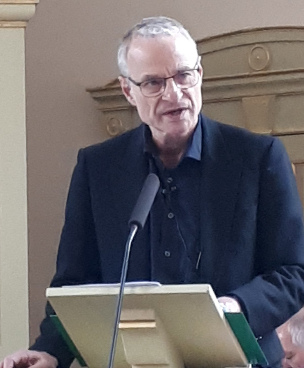 Herr Börger tanzt auf dem Vulkan