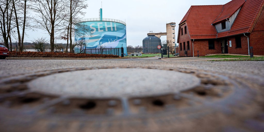 Allegations against employees of the municipal drainage department: ...