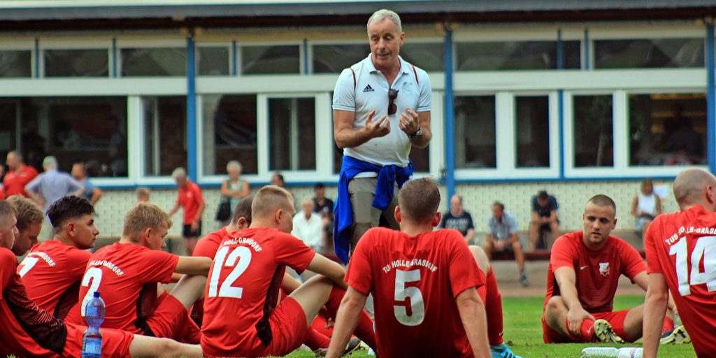 Darum erhält Holles Trainer Geoffrey Payne Hilfe aus der DFBZentrale