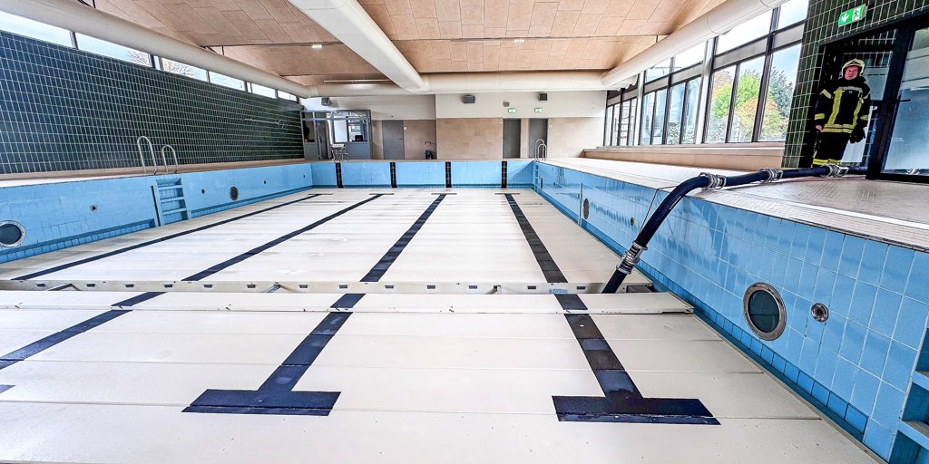 Rohr geplatzt: 350.000 Liter Wasser fließen in den Keller des Sibbesser ...