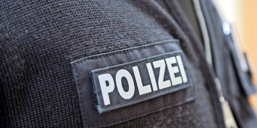 Two cars collide on bridge near Rössing - | Road is closed