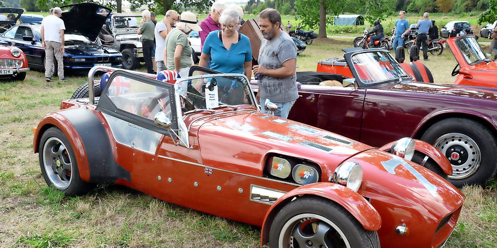 Chromblitzende Show: Oldtimer-Parade mobilisiert viel Publikum in Bockenem ...