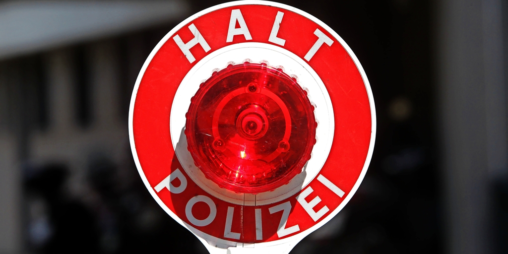 Mit falschen Kennzeichen und trotz Fahrverbots auf Achse