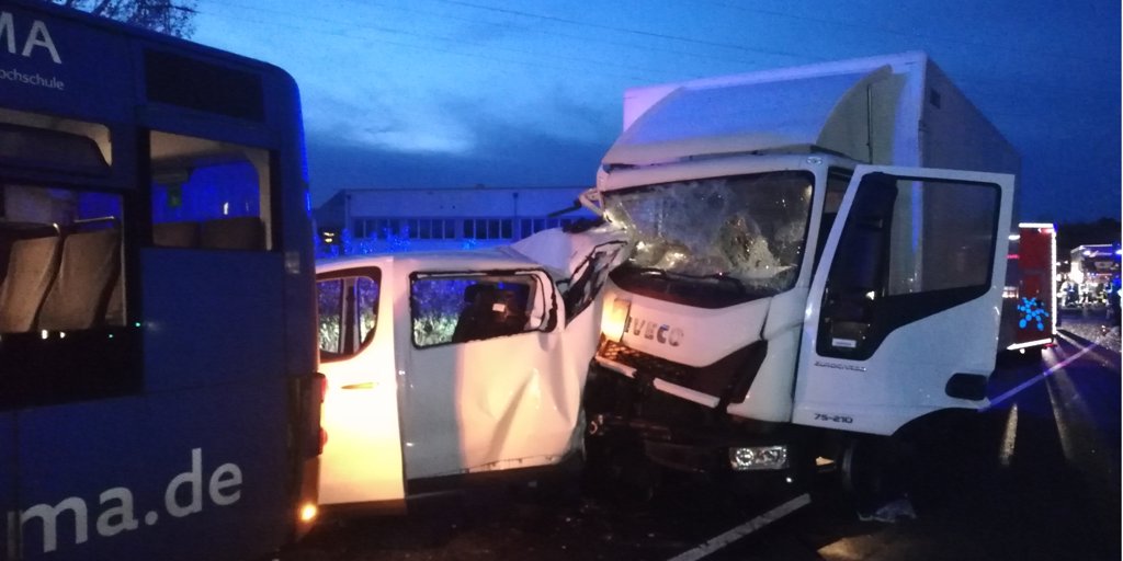 Laatzen: ﻿Lastwagen fährt an B443-Baustellenampel fast ungebremst in ...