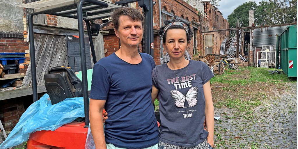 Im Auge des Wirbelsturms Familie Gill aus Bettrum steht vor Ruinen