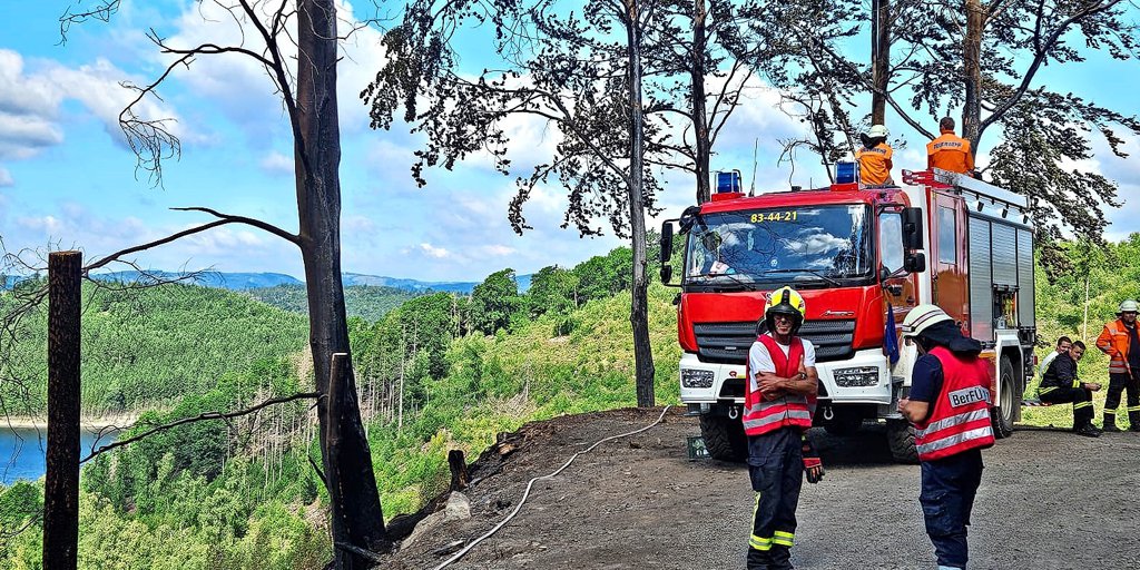 40 firefighters from the Hildesheim district are helping to fight the ...