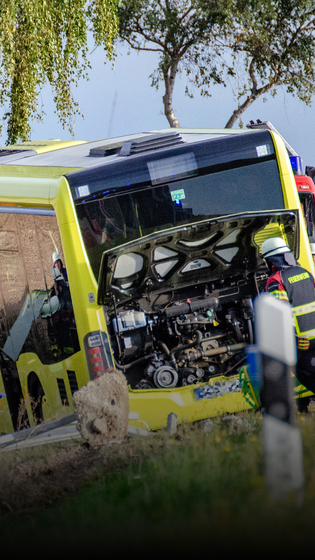 Schulbusfahrer bei Unfall bei Dingelbe schwer verletzt