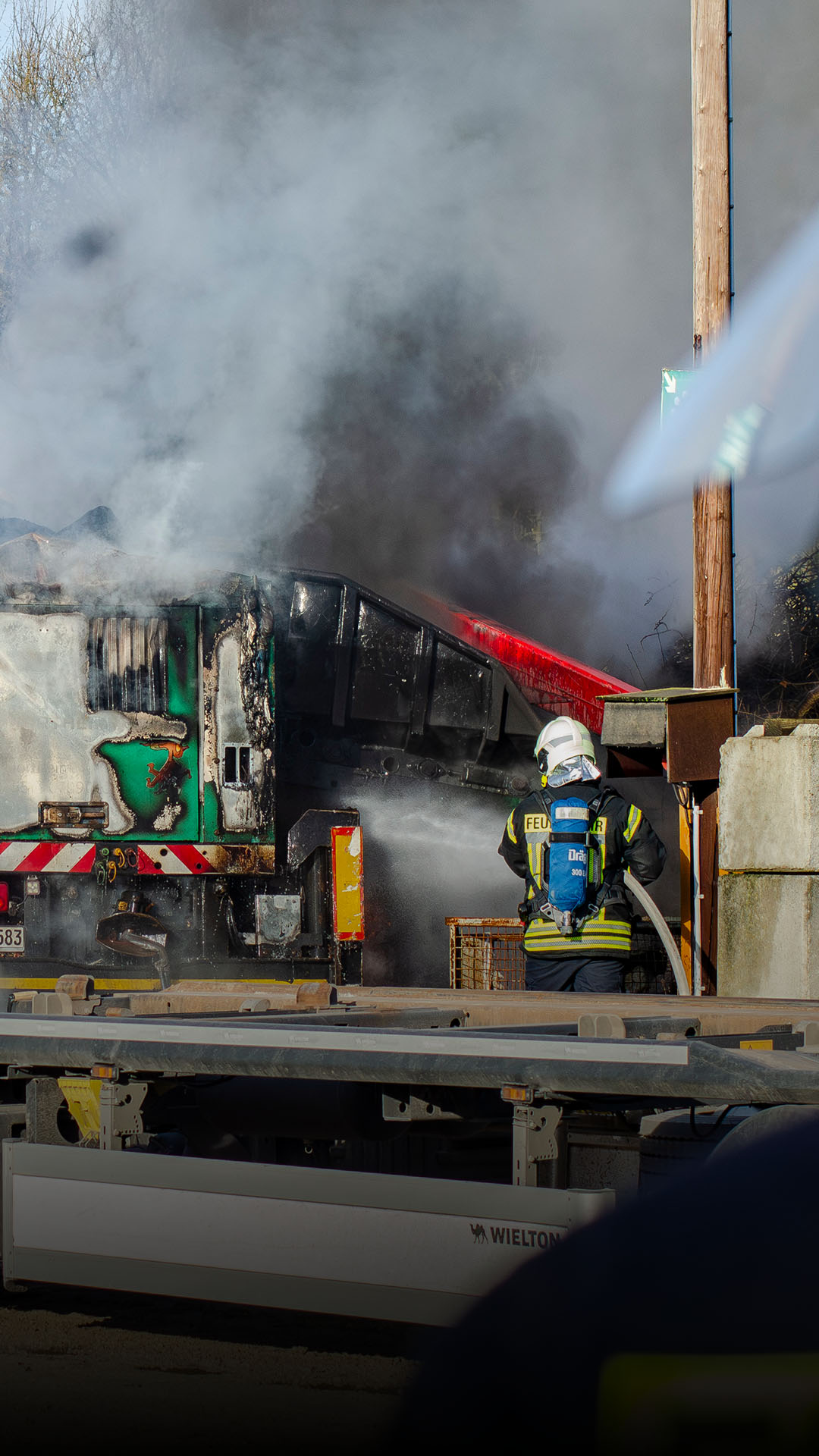 Mobiler Holzhäcksler in Elze fängt Feuer