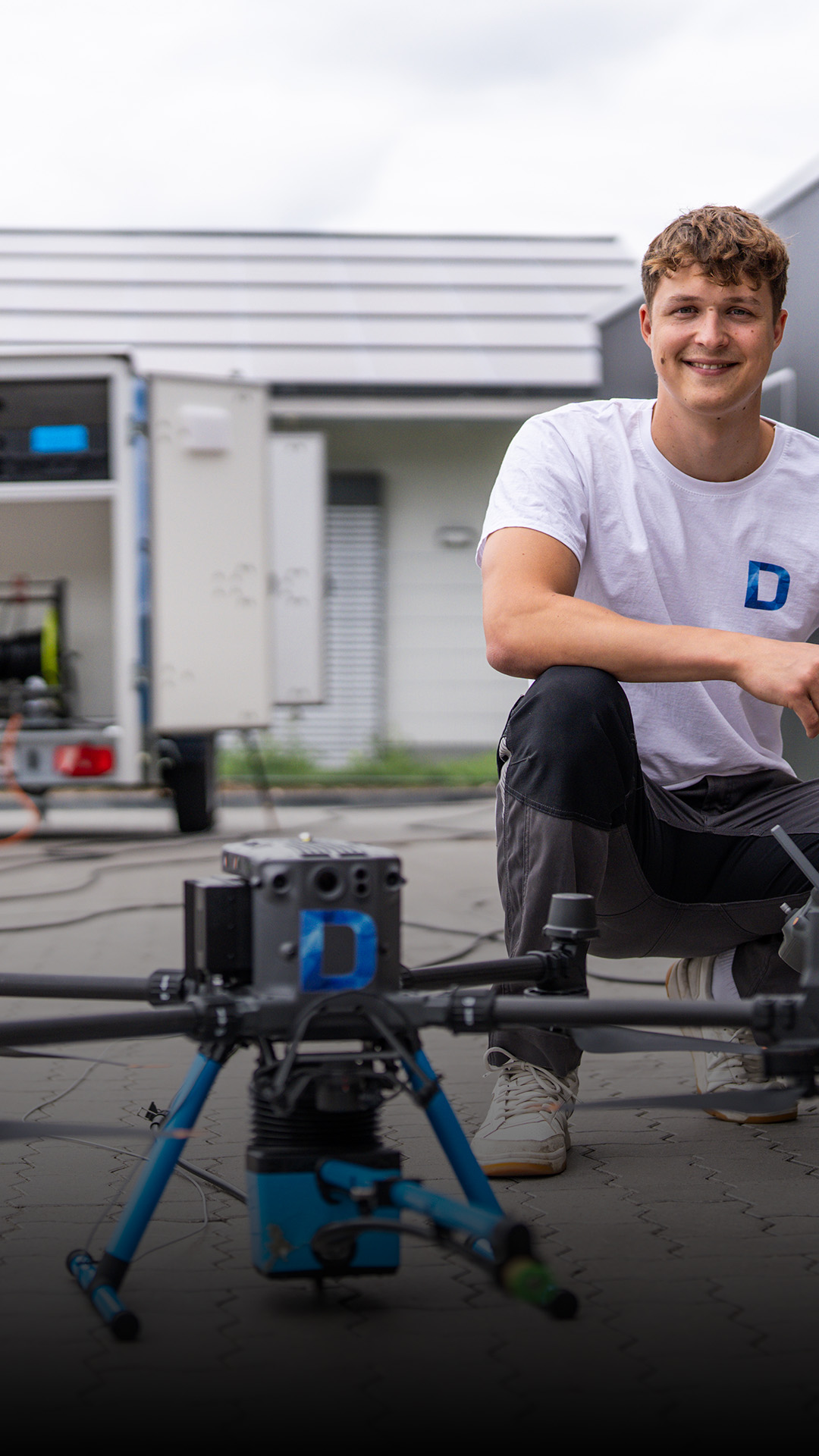 Drohne putzt Fenster in Hildesheim
