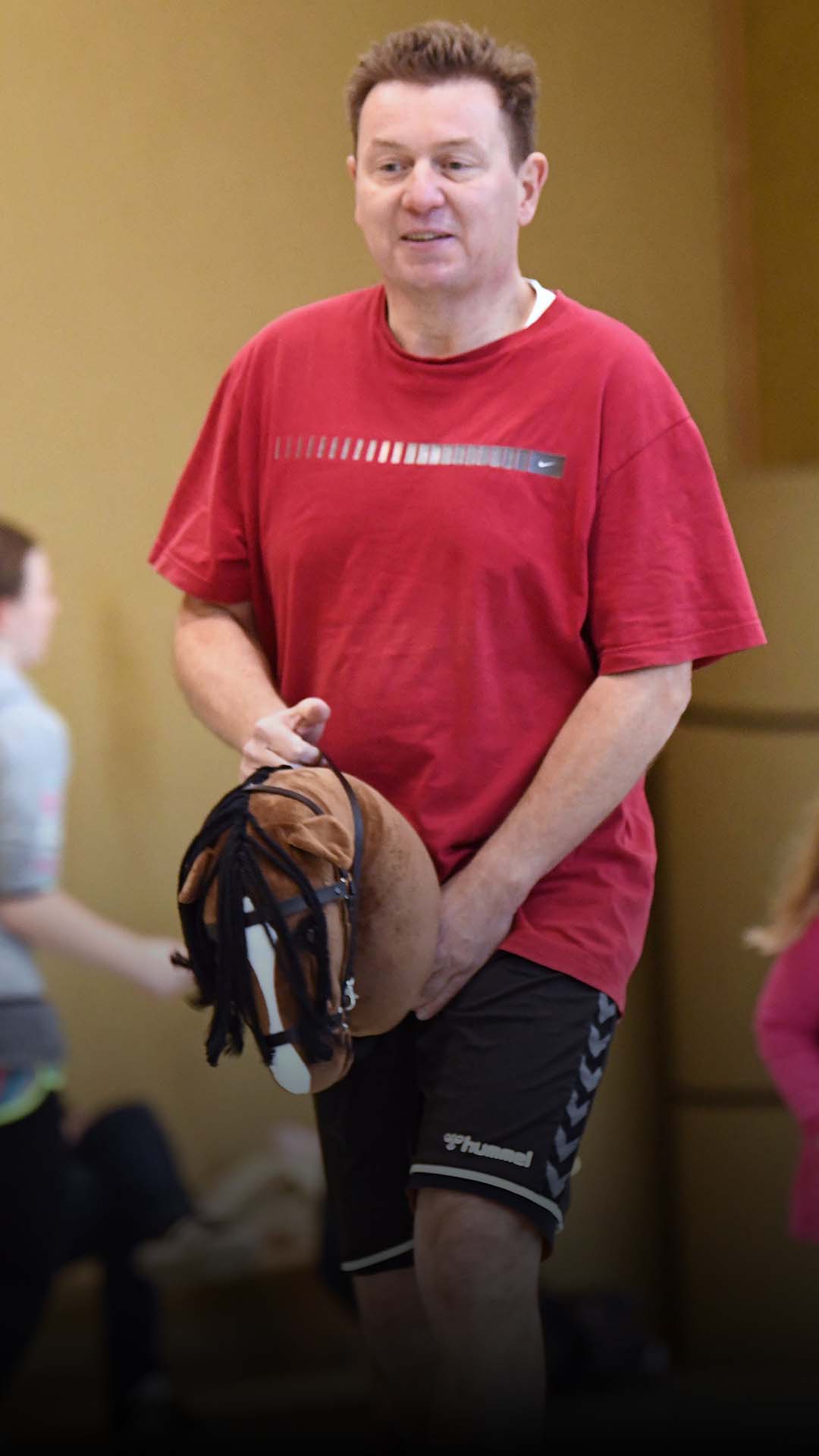 Sportredakteur testet Hobby Horsing