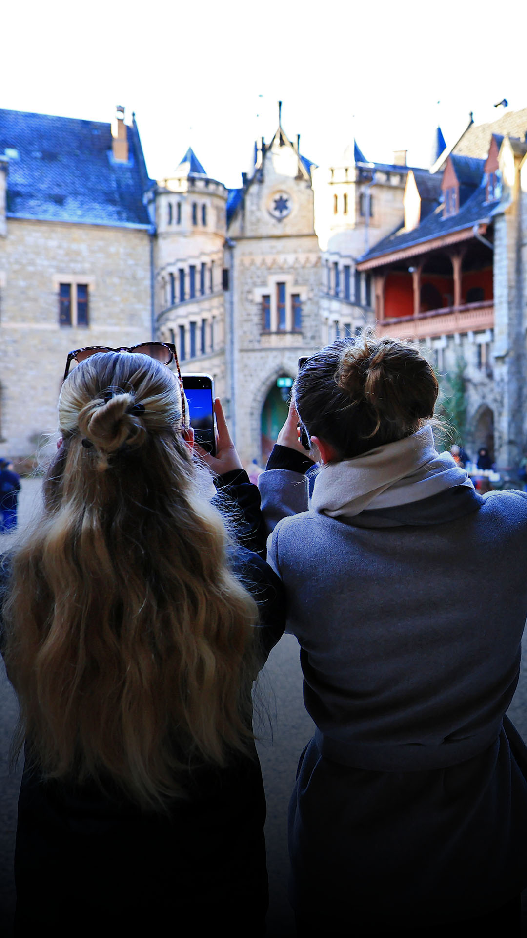 "Maxton Hall"-Fans pilgern zu Schloss Marienburg