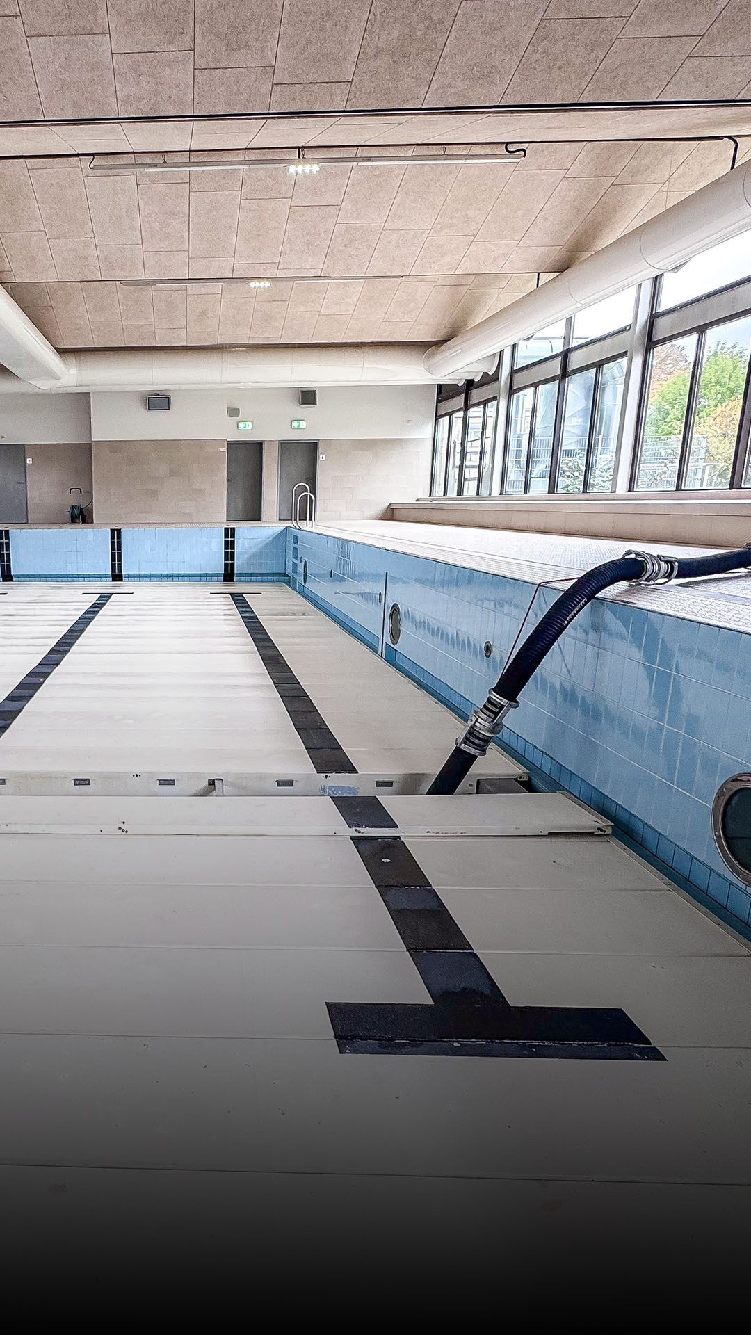 Wasser fließt in den Keller des Sibbesser Schwimmbads