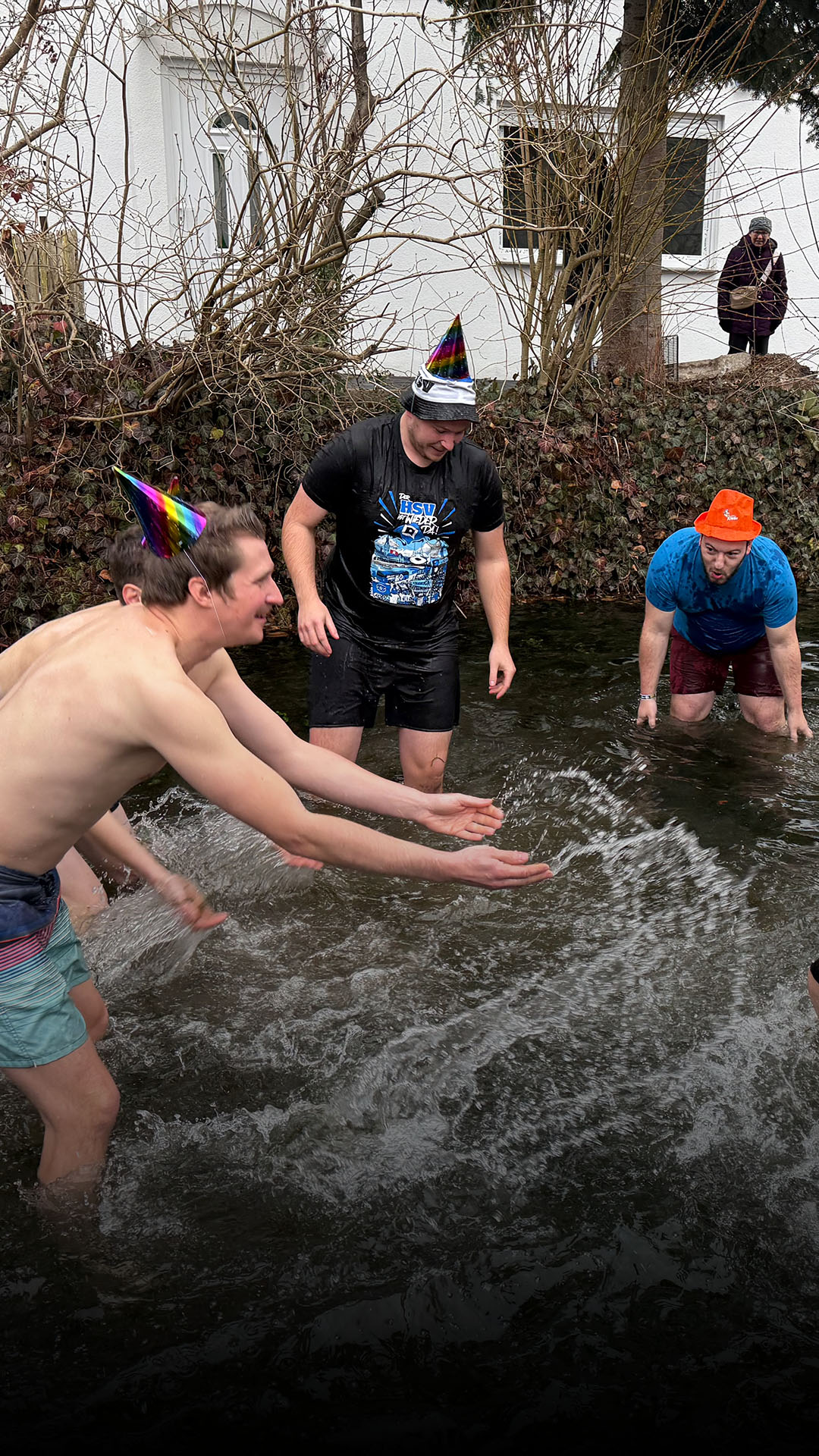 Mutige vor! Anbaden im eiskalten Gottesbrunnen