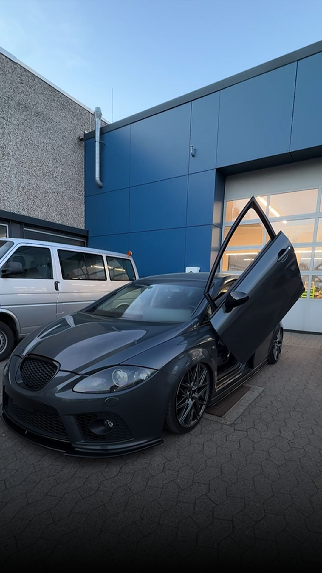 Genau unter der Lupe: Polizei kontrolliert getunte Autos