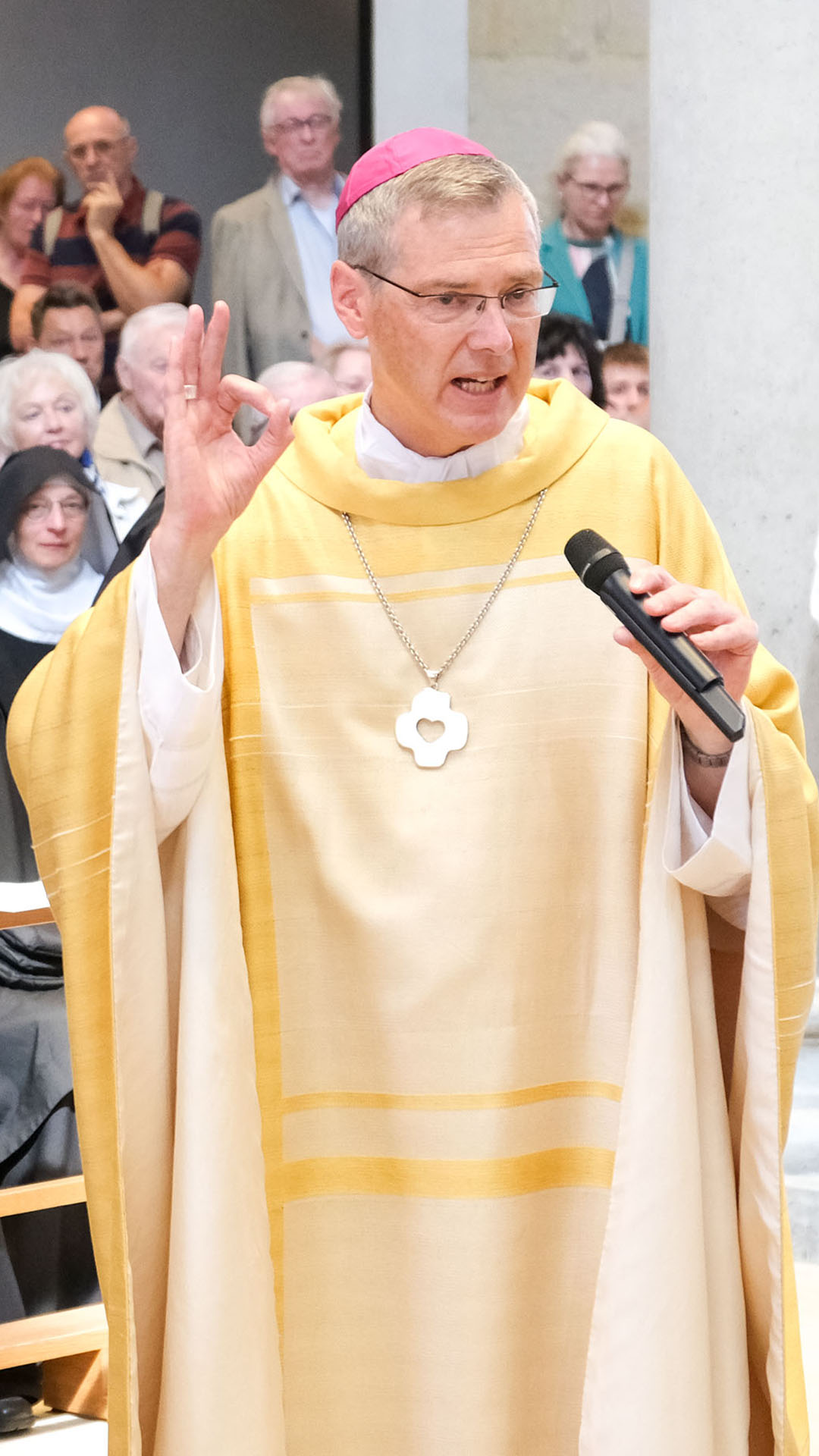 Bischof Wilmer verabschiedet sich von den Menschen im Bistum Hildesheim